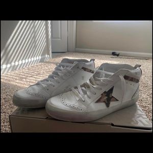 🤩 Private Edition Midis 🤩
Worn twice
Stoles got thrown out in a move 😭